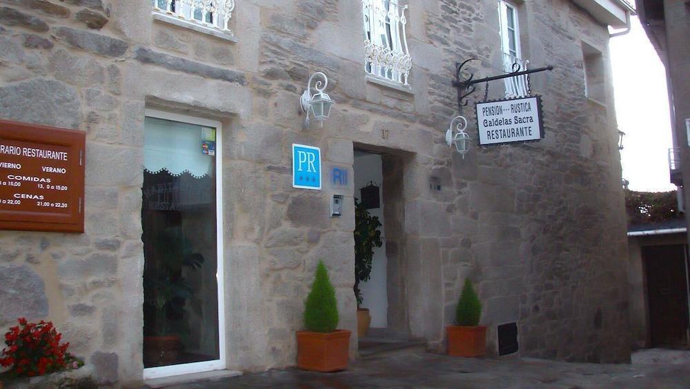 Hotel Caldelas Sacra-Pension Rustica 3 Estrellas Castro Caldelas Kültér fotó