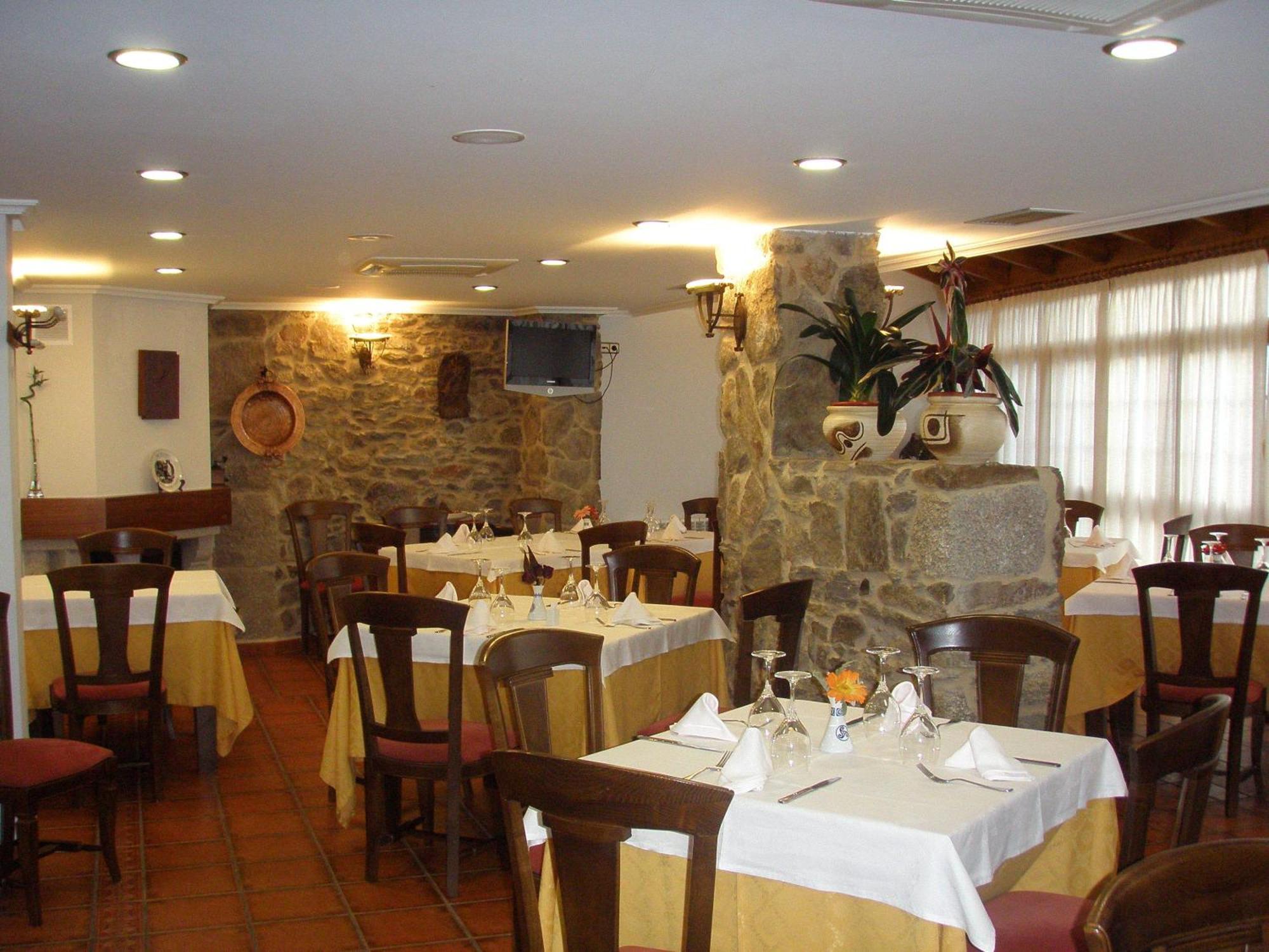 Hotel Caldelas Sacra-Pension Rustica 3 Estrellas Castro Caldelas Kültér fotó