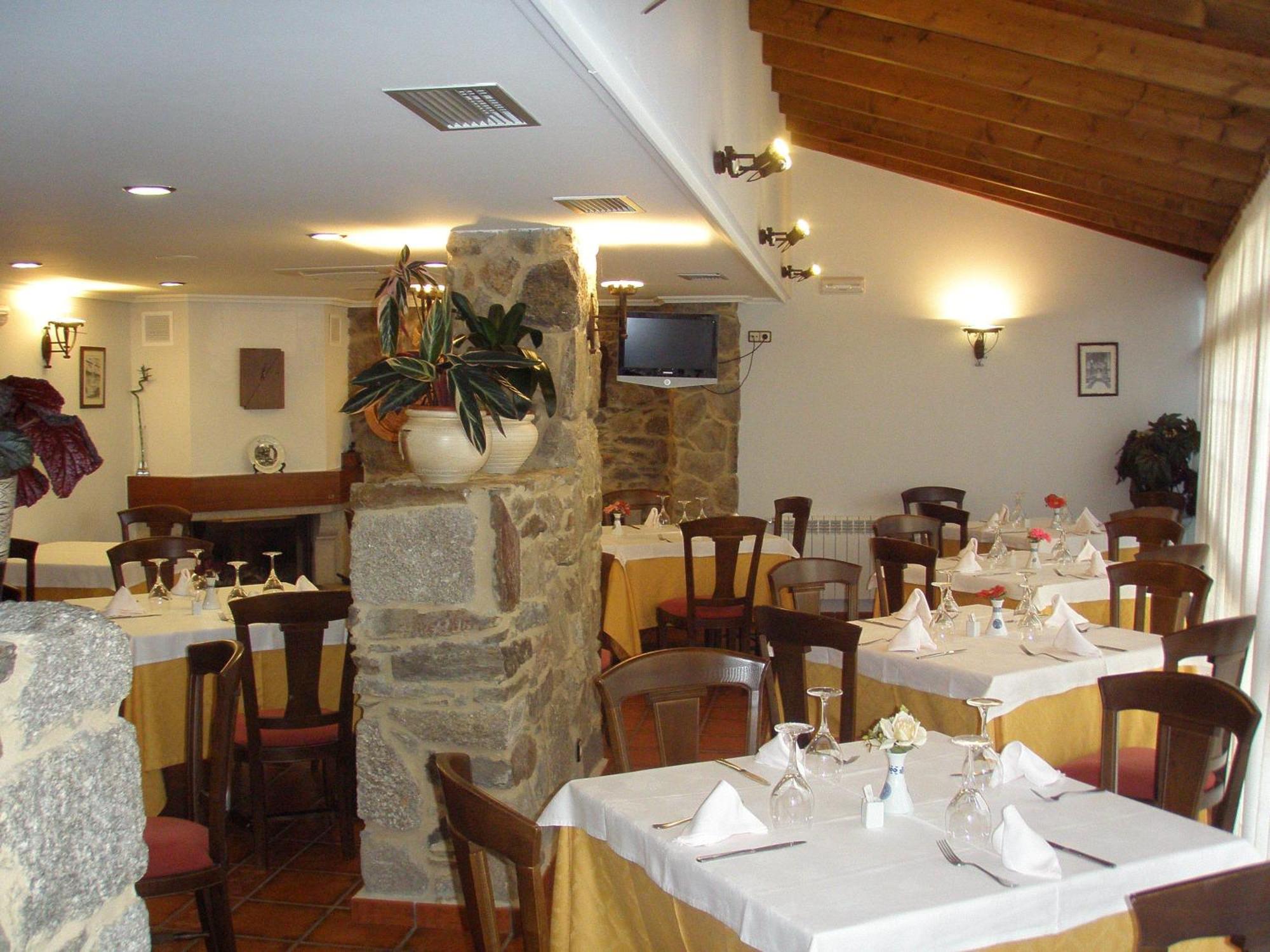 Hotel Caldelas Sacra-Pension Rustica 3 Estrellas Castro Caldelas Kültér fotó