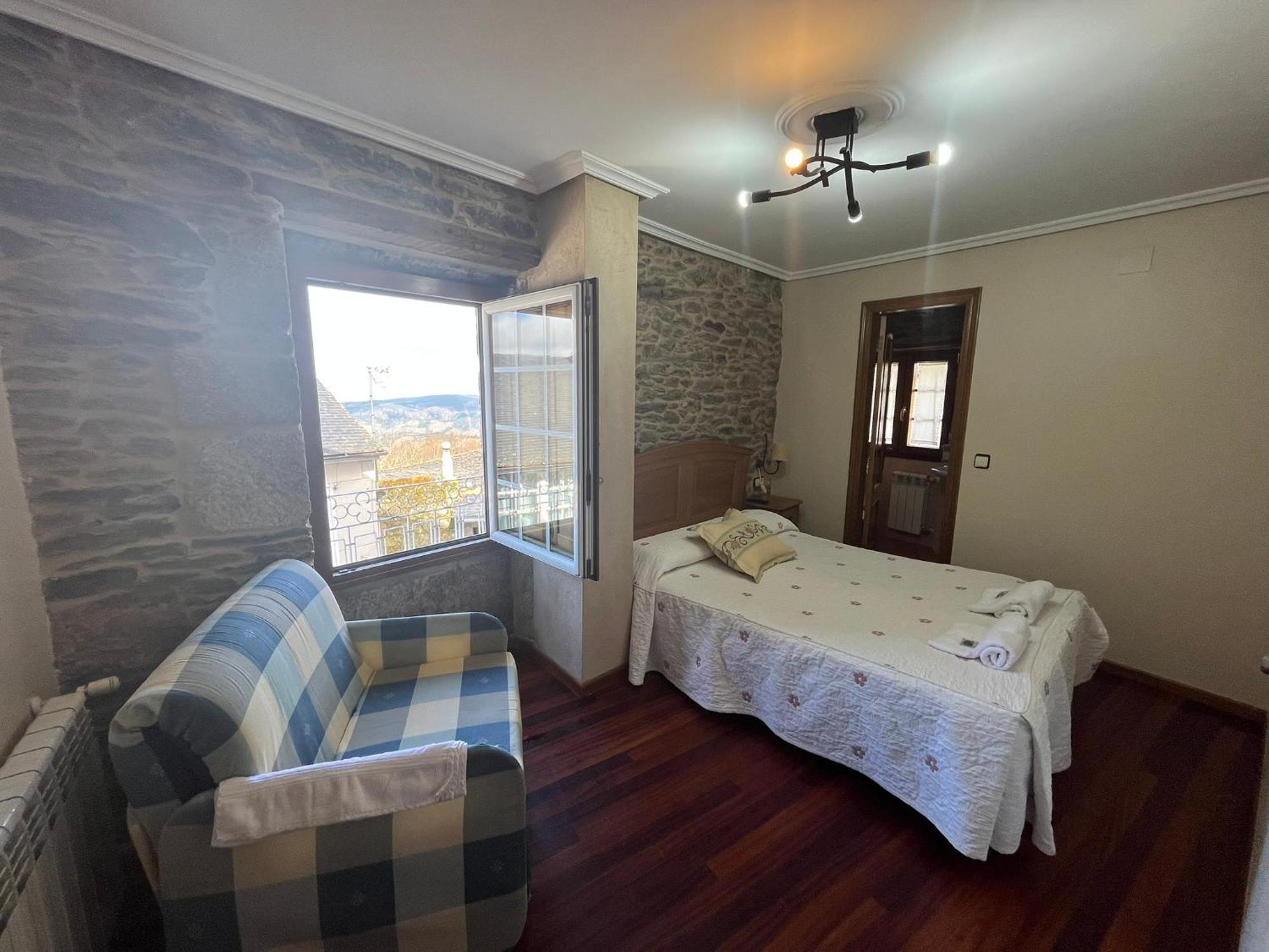 Hotel Caldelas Sacra-Pension Rustica 3 Estrellas Castro Caldelas Kültér fotó