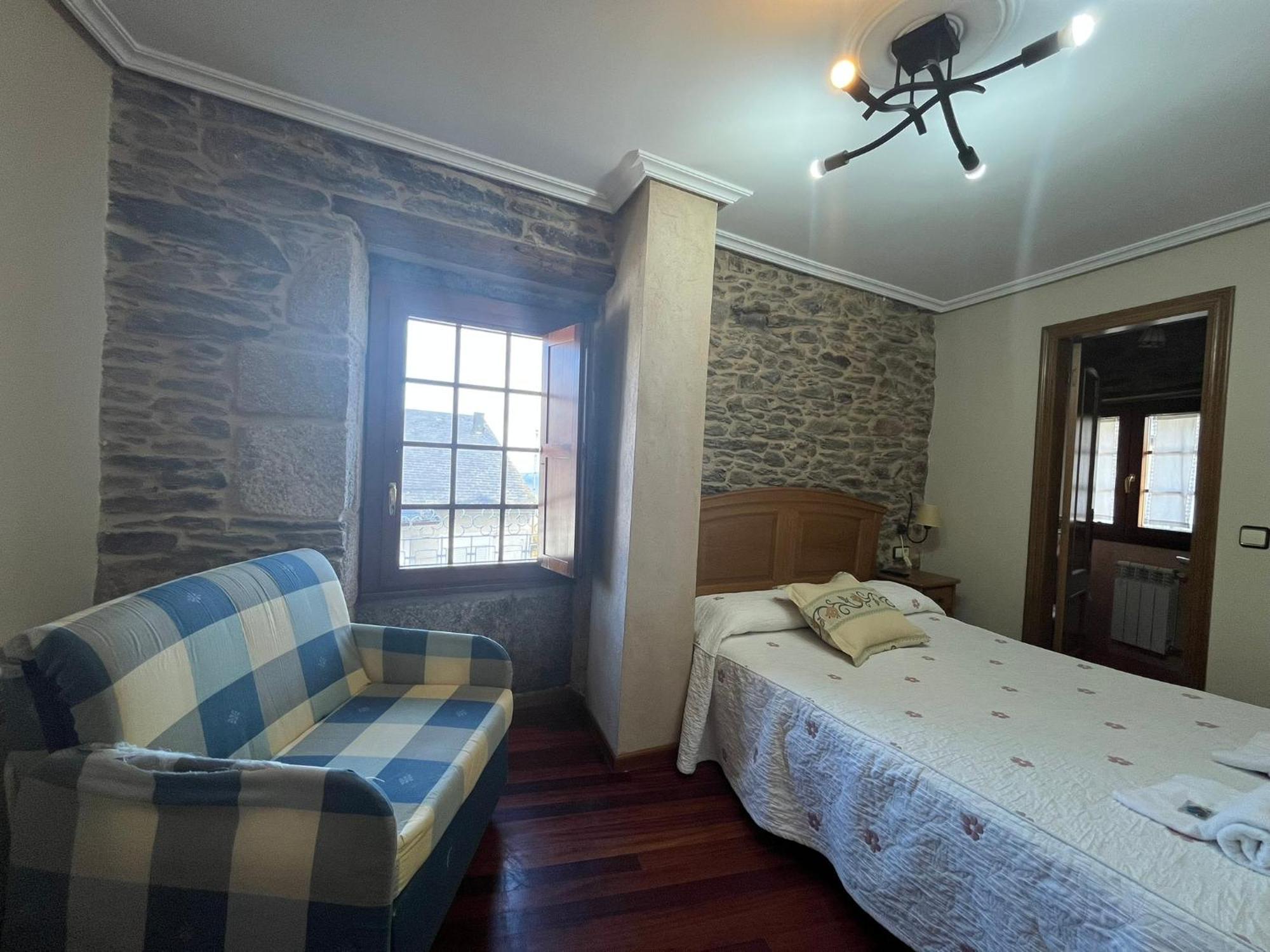 Hotel Caldelas Sacra-Pension Rustica 3 Estrellas Castro Caldelas Kültér fotó