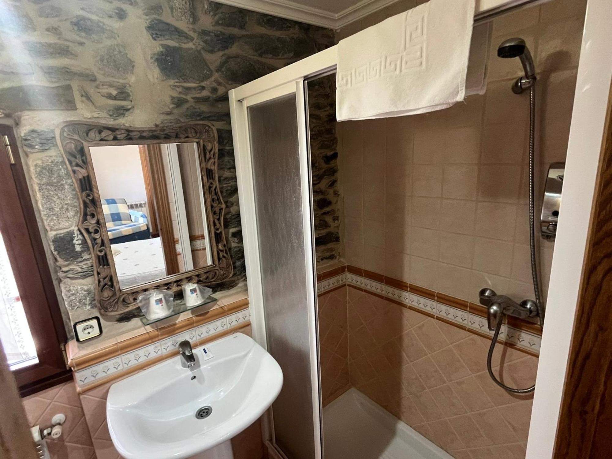 Hotel Caldelas Sacra-Pension Rustica 3 Estrellas Castro Caldelas Kültér fotó