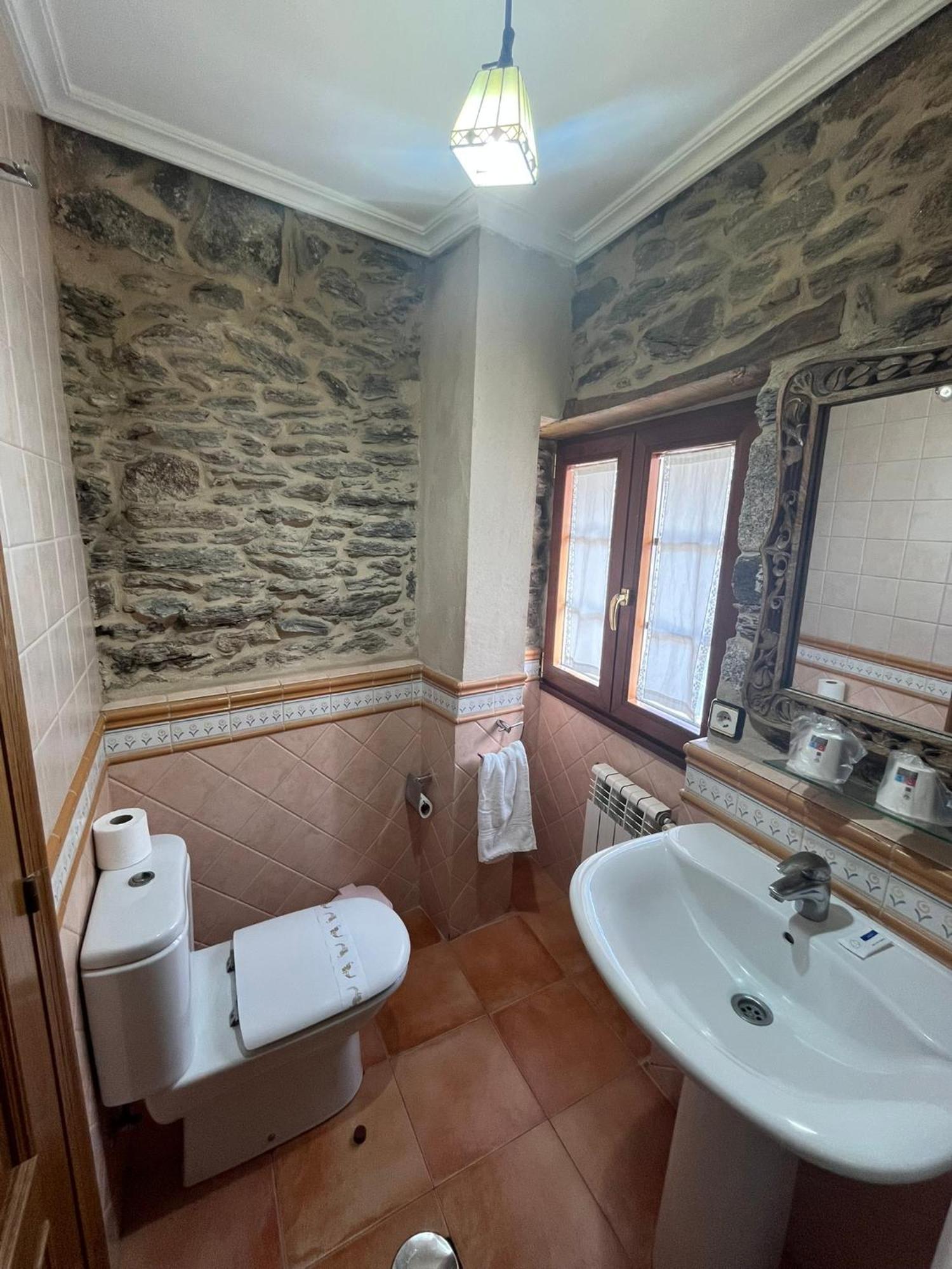 Hotel Caldelas Sacra-Pension Rustica 3 Estrellas Castro Caldelas Kültér fotó