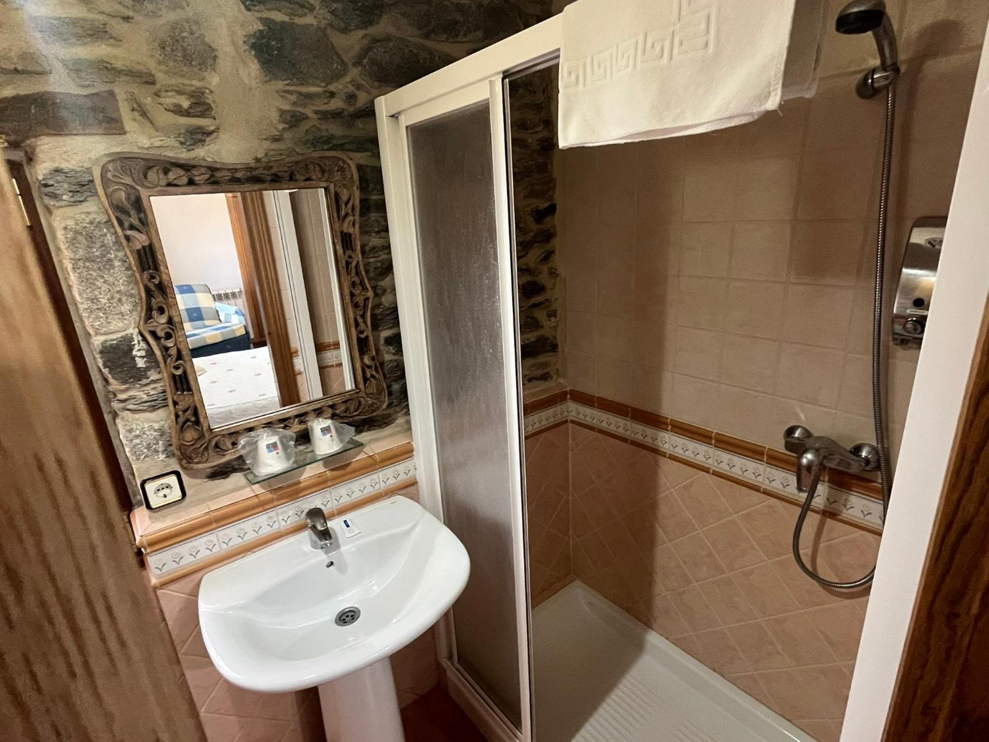 Hotel Caldelas Sacra-Pension Rustica 3 Estrellas Castro Caldelas Kültér fotó