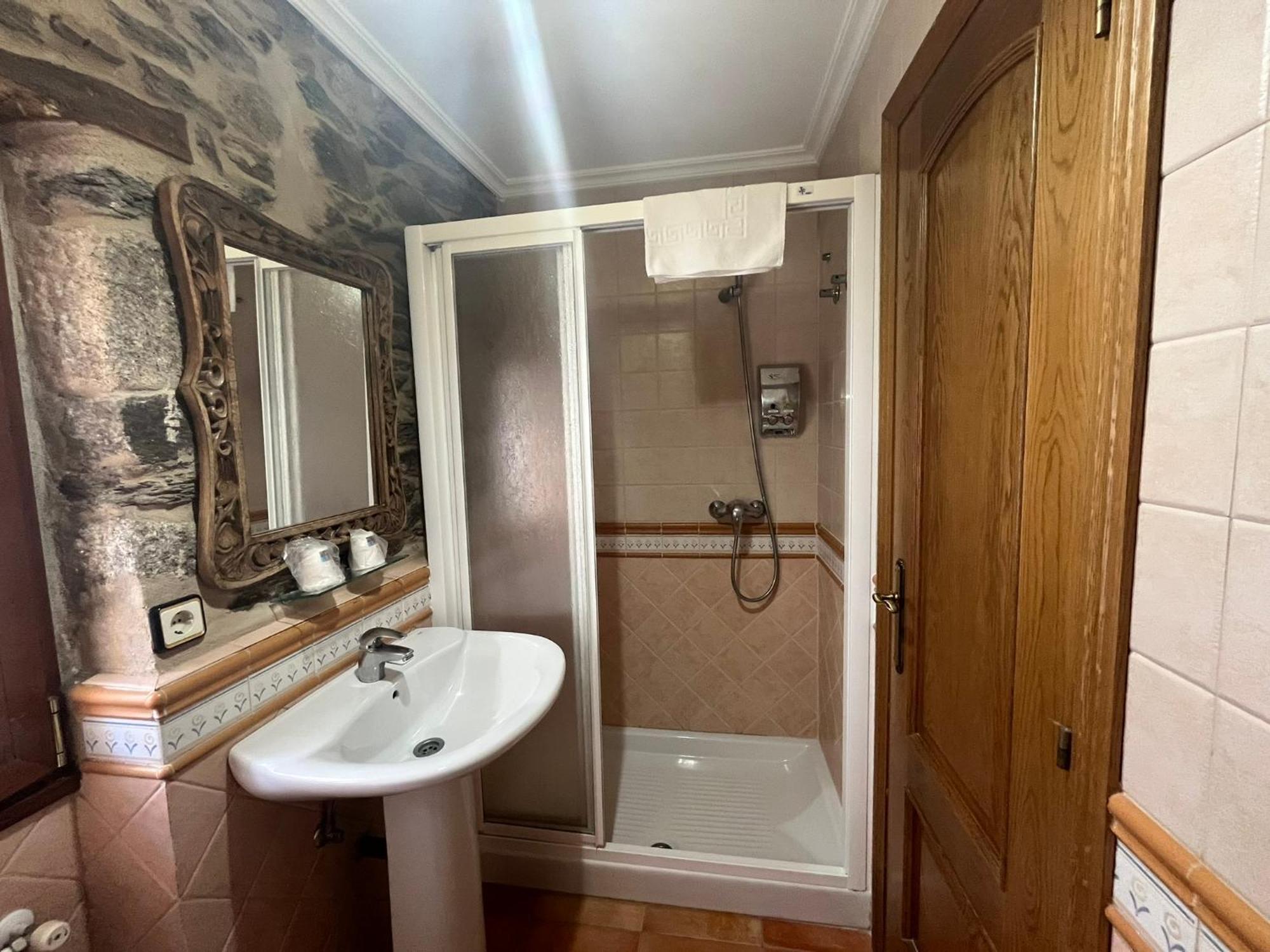 Hotel Caldelas Sacra-Pension Rustica 3 Estrellas Castro Caldelas Kültér fotó