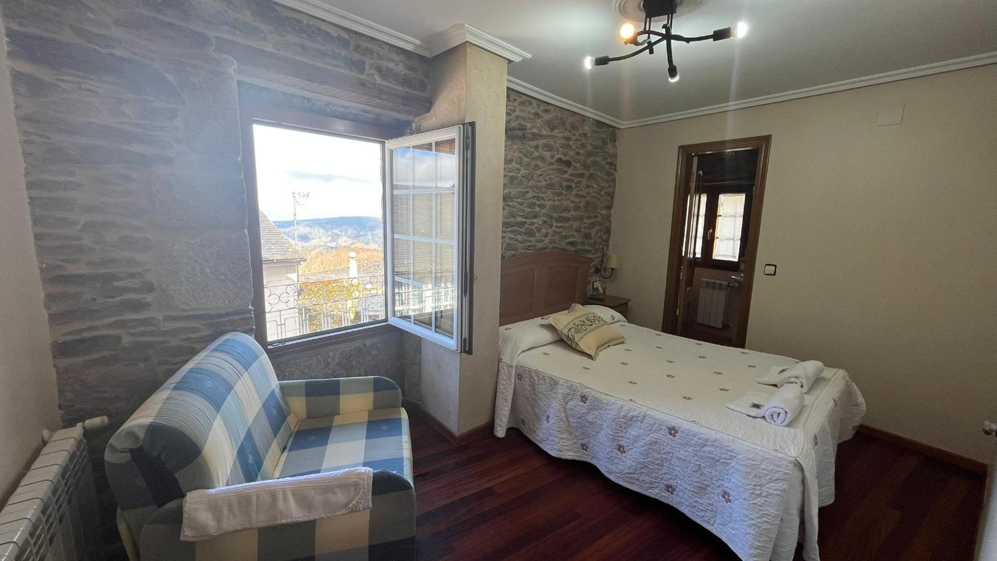 Hotel Caldelas Sacra-Pension Rustica 3 Estrellas Castro Caldelas Kültér fotó
