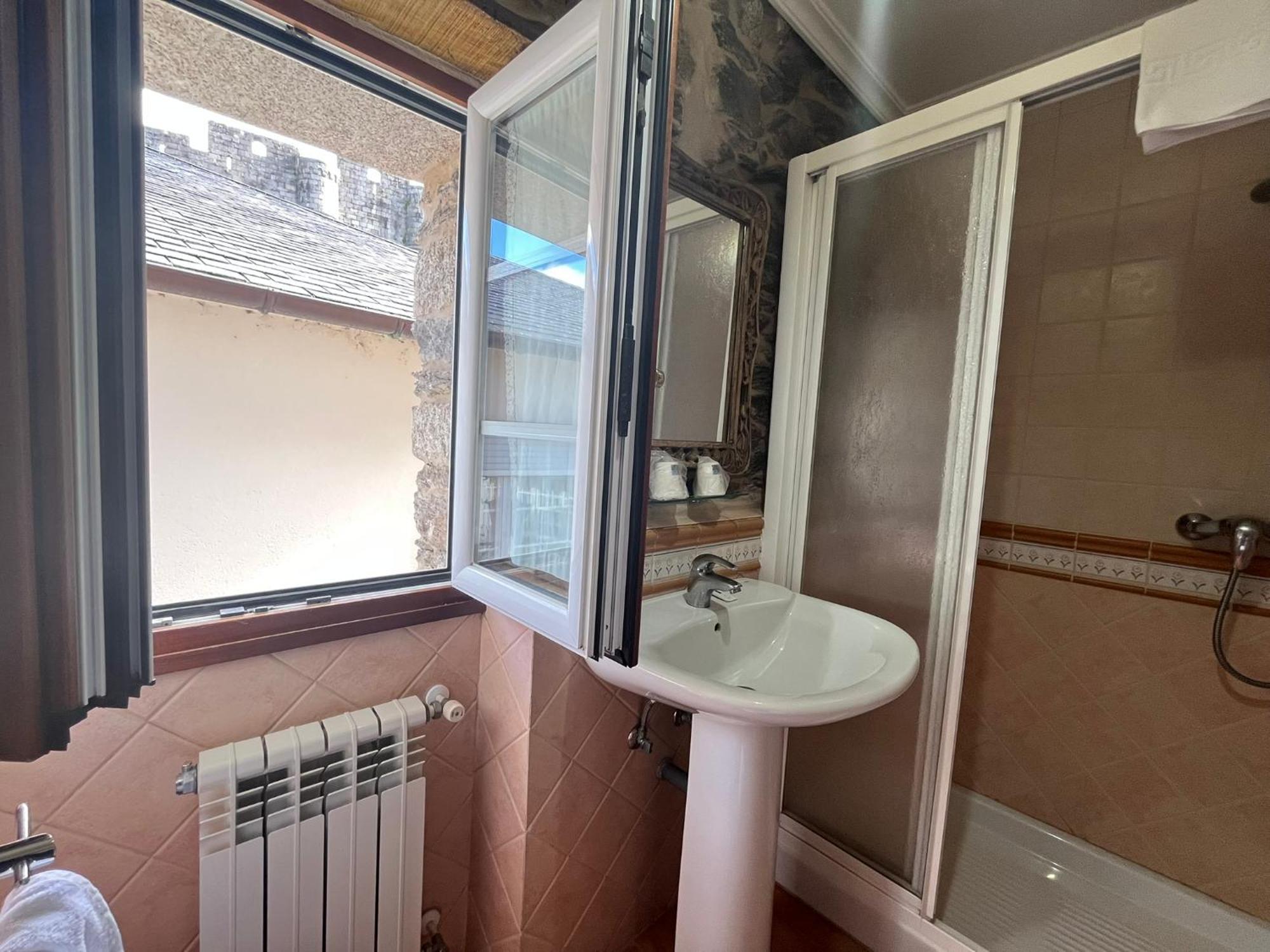 Hotel Caldelas Sacra-Pension Rustica 3 Estrellas Castro Caldelas Kültér fotó