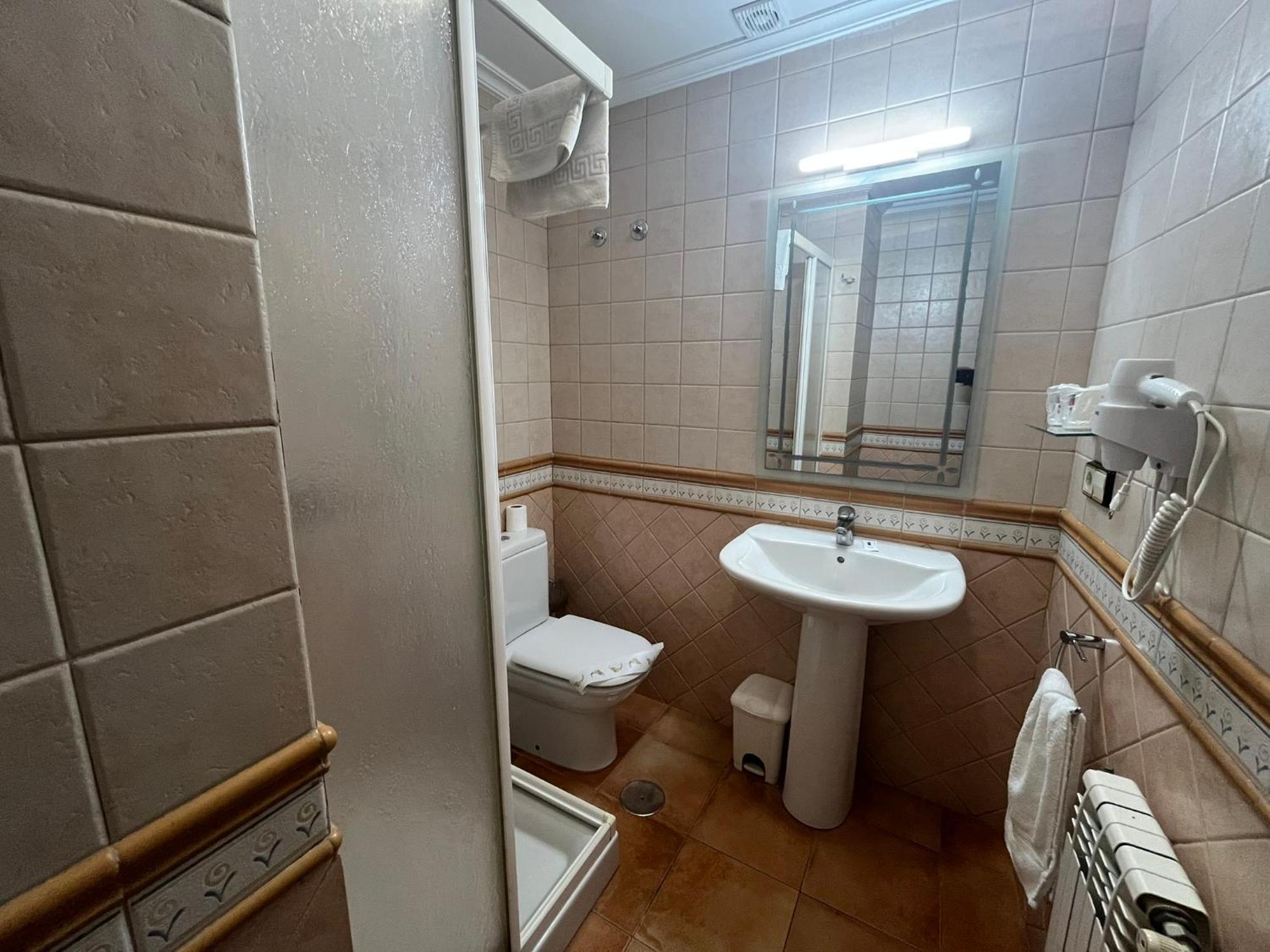 Hotel Caldelas Sacra-Pension Rustica 3 Estrellas Castro Caldelas Kültér fotó