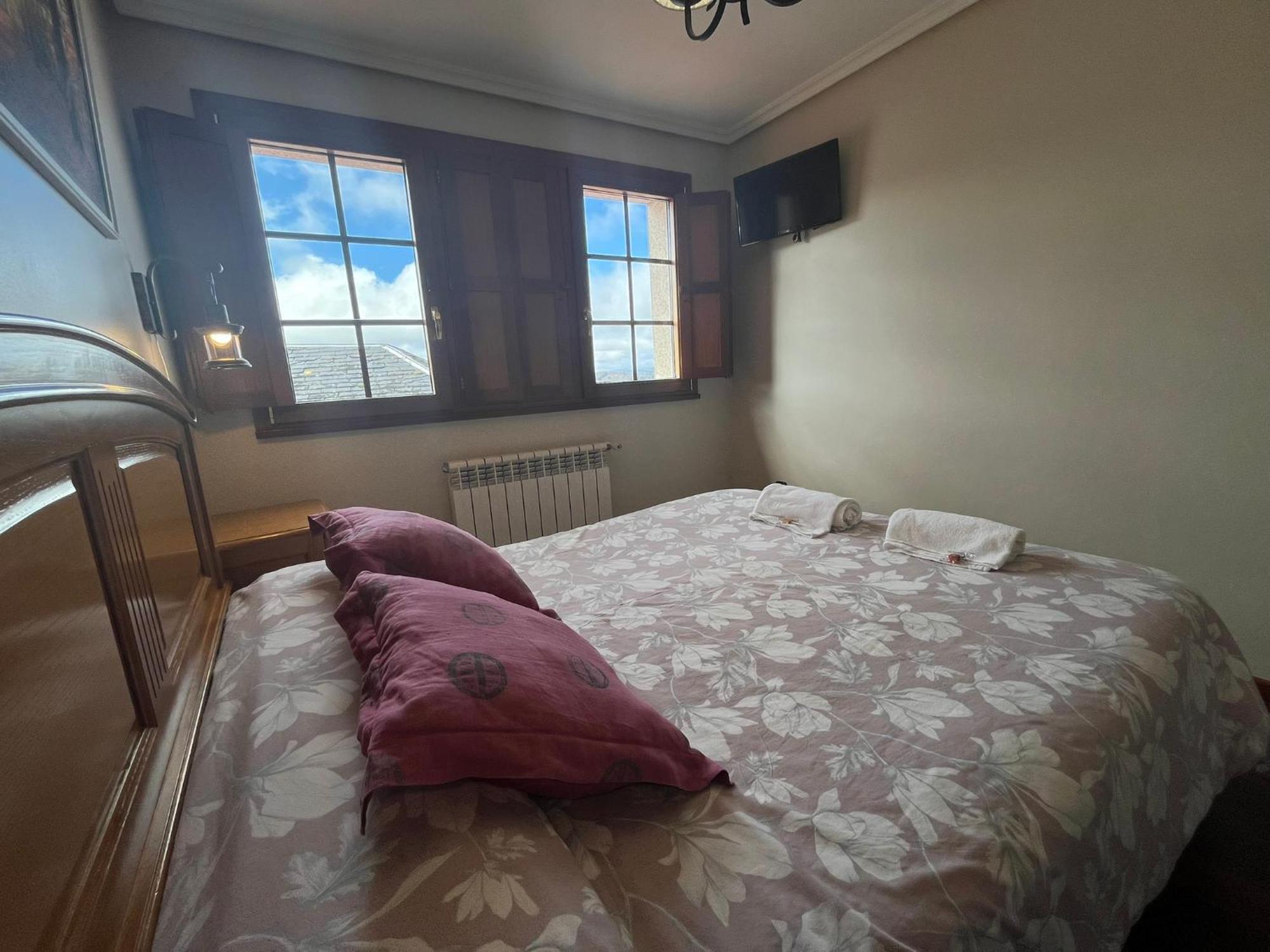 Hotel Caldelas Sacra-Pension Rustica 3 Estrellas Castro Caldelas Kültér fotó