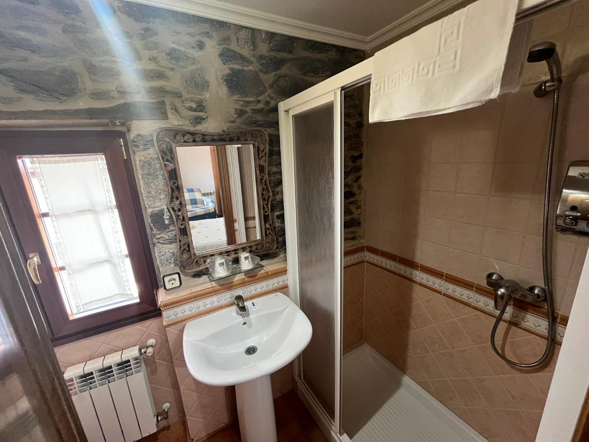 Hotel Caldelas Sacra-Pension Rustica 3 Estrellas Castro Caldelas Kültér fotó
