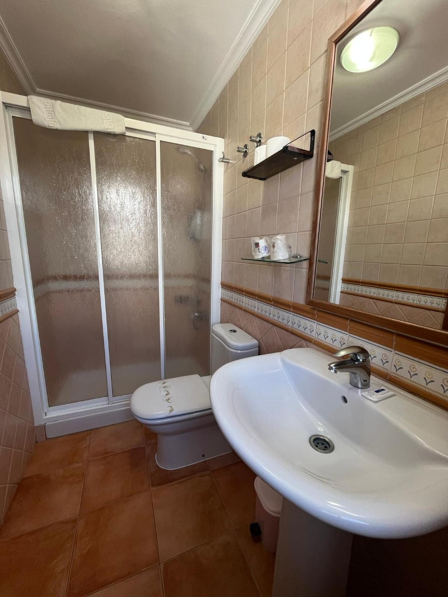 Hotel Caldelas Sacra-Pension Rustica 3 Estrellas Castro Caldelas Kültér fotó